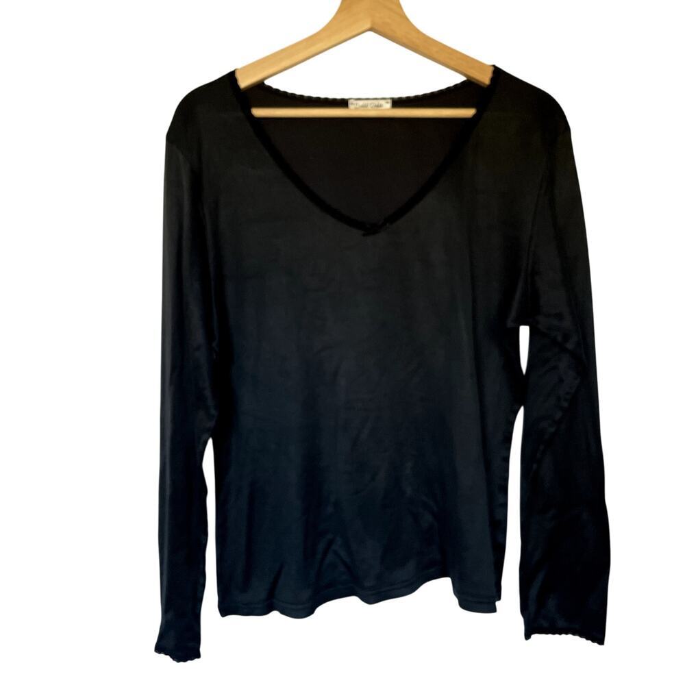 Cuddl Duds black satin style top v-neck rosette lace detail women's size medium‎